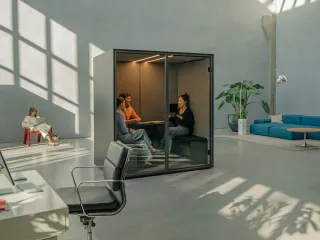Schallisolierte Telefon- und Meetingkabinen für moderne Arbeitswelten Schallisolierte Telefon- und Meetingkabinen für moderne Arbeitswelten
