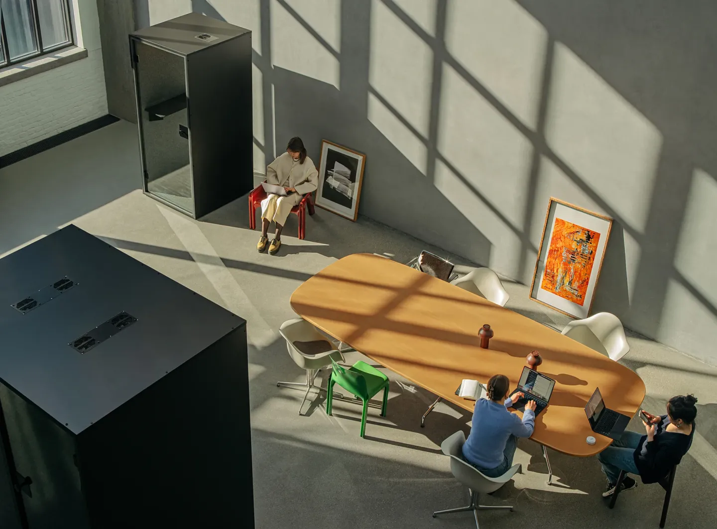 Schallisolierte Telefon- und Meetingkabinen für moderne Arbeitswelten Schallisolierte Telefon- und Meetingkabinen für moderne Arbeitswelten