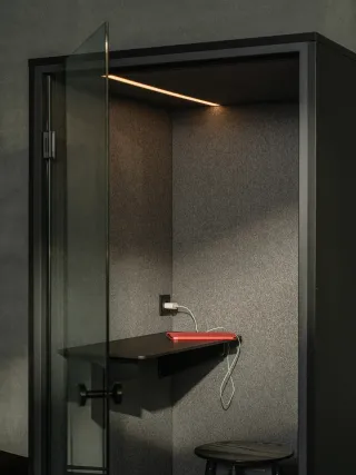 Schallisolierte Telefon- und Meetingkabinen für moderne Arbeitswelten Schallisolierte Telefon- und Meetingkabinen für moderne Arbeitswelten