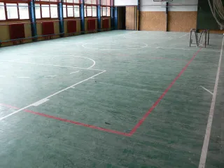 Sport Floor System: transparenter Schutz und farbige Sanierung von Sportböden Sport Floor System: transparenter Schutz und farbige Sanierung von Sportböden