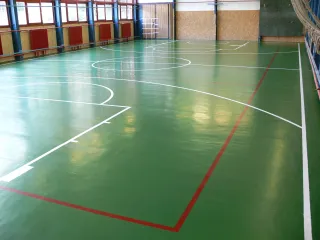 Sport Floor System: transparenter Schutz und farbige Sanierung von Sportböden Sport Floor System: transparenter Schutz und farbige Sanierung von Sportböden