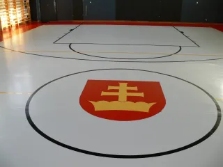 Sport Floor System: transparenter Schutz und farbige Sanierung von Sportböden Sport Floor System: transparenter Schutz und farbige Sanierung von Sportböden