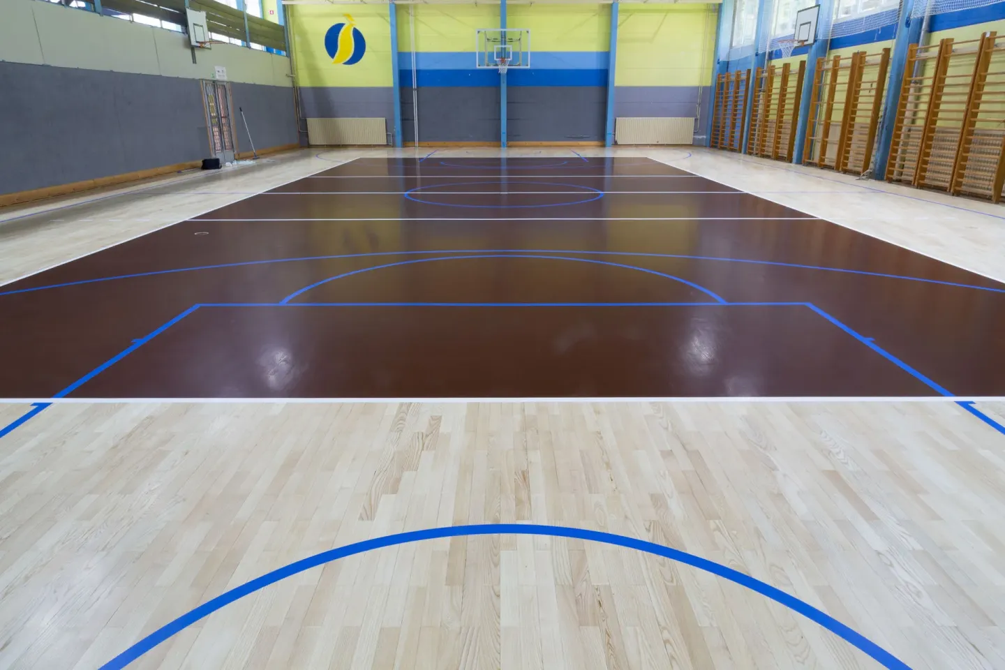Sport Floor System: transparenter Schutz und farbige Sanierung von Sportböden Sport Floor System: transparenter Schutz und farbige Sanierung von Sportböden