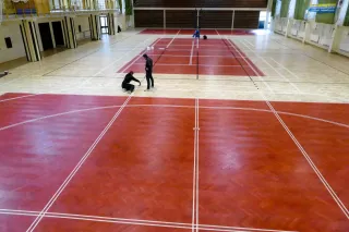 Sport Floor System: transparenter Schutz und farbige Sanierung von Sportböden Sport Floor System: transparenter Schutz und farbige Sanierung von Sportböden