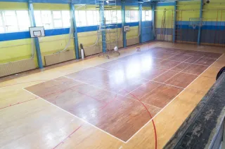 Sport Floor System: transparenter Schutz und farbige Sanierung von Sportböden Sport Floor System: transparenter Schutz und farbige Sanierung von Sportböden