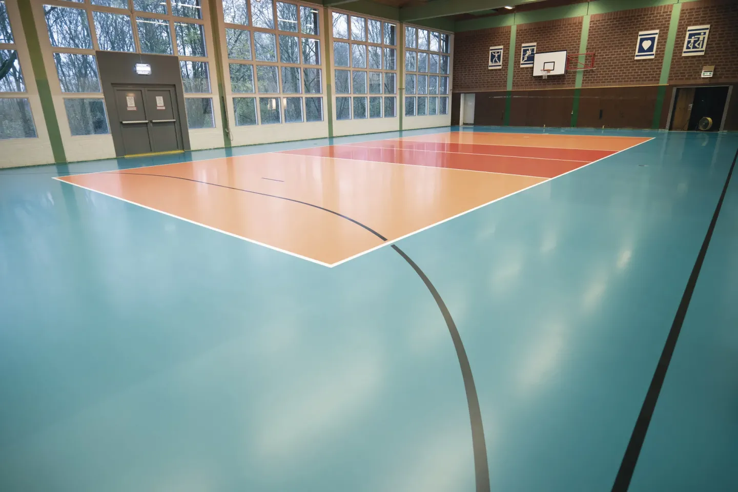Sport Floor System: transparenter Schutz und farbige Sanierung von Sportböden Sport Floor System: transparenter Schutz und farbige Sanierung von Sportböden
