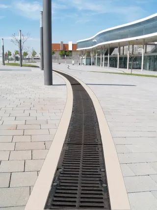 Entwässerungsrinnen für Hochbau, Tiefbau und technische Entwässerung Entwässerungsrinnen für Hochbau, Tiefbau und technische Entwässerung
