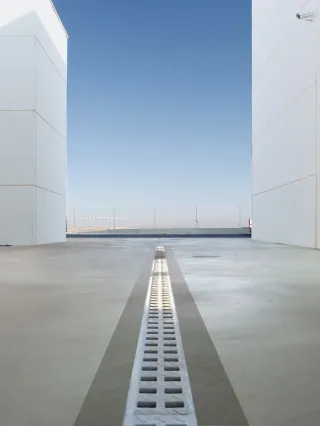 Entwässerungsrinnen für Hochbau, Tiefbau und technische Entwässerung Entwässerungsrinnen für Hochbau, Tiefbau und technische Entwässerung