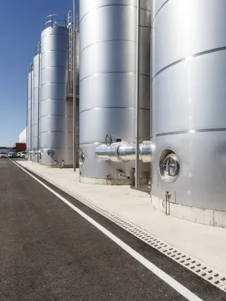 Entwässerungsrinnen für Hochbau, Tiefbau und technische Entwässerung Entwässerungsrinnen für Hochbau, Tiefbau und technische Entwässerung