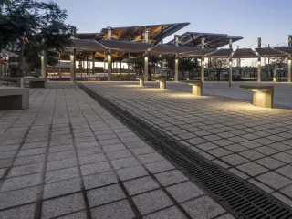Entwässerungsrinnen für Hochbau, Tiefbau und technische Entwässerung Entwässerungsrinnen für Hochbau, Tiefbau und technische Entwässerung