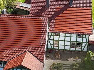 Rote Solarziegel für grüne Energie