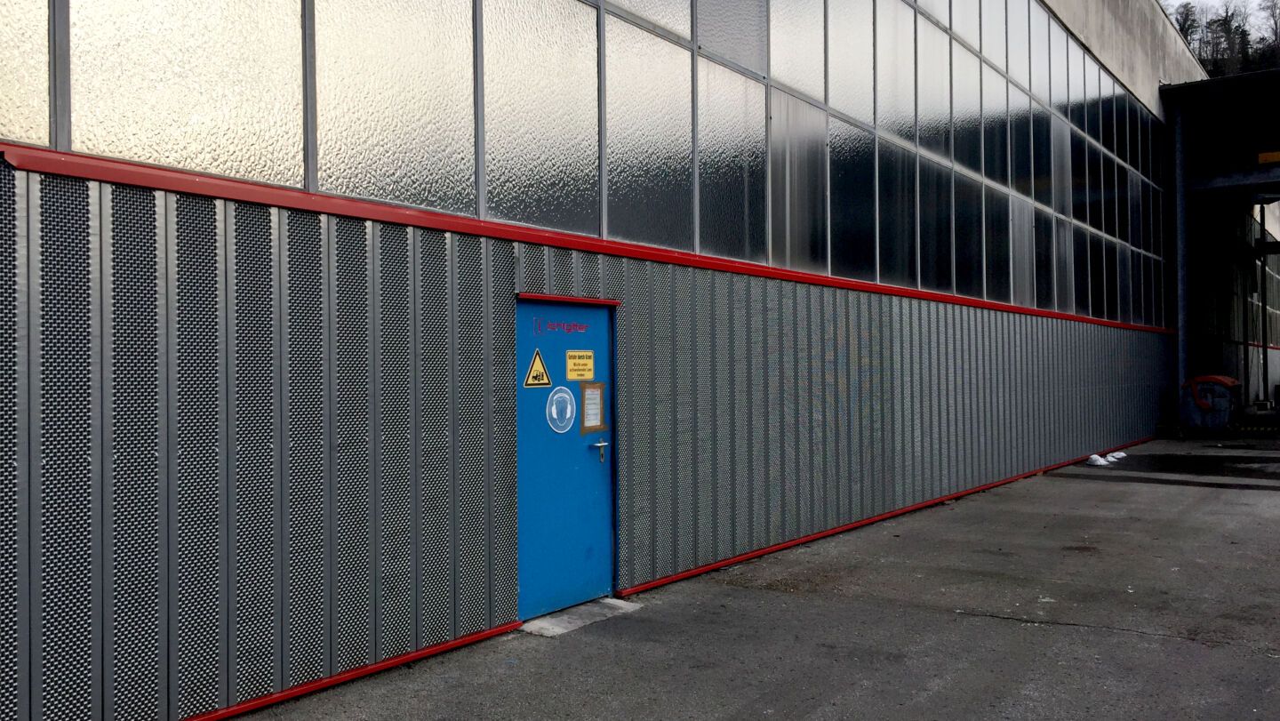 Blechprofilroste und  Pressroste für Boden, Fassade und Treppe