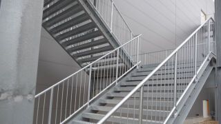 Maß- und Normstufen aus Blechprofilrosten