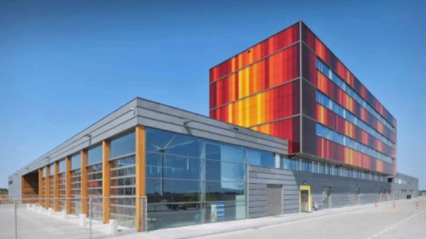 Lichtbauelemente, Hohlkammerscheiben, Paneele, Lichtbänder und Fenster Lichtbauelemente, Hohlkammerscheiben, Paneele, Lichtbänder und Fenster