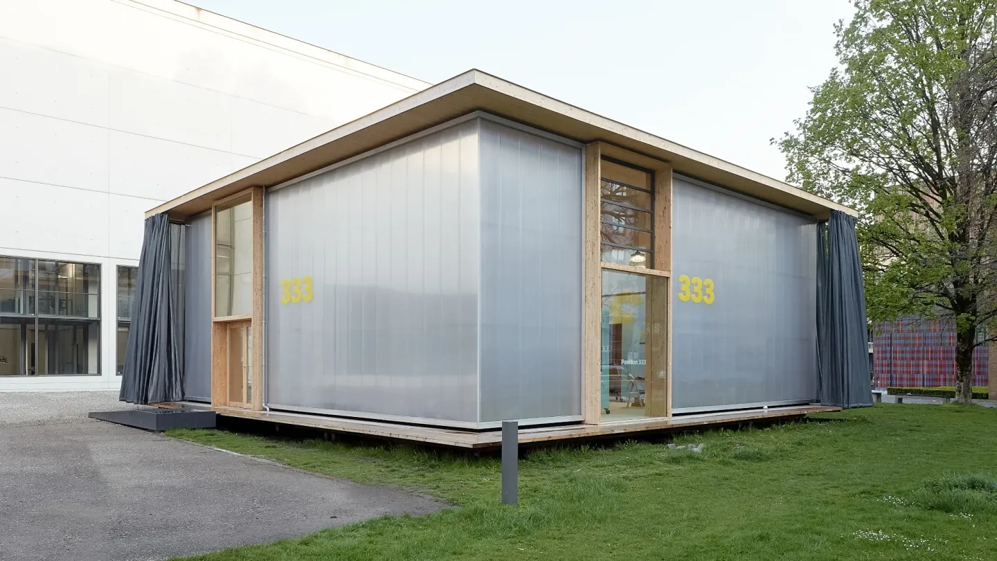 Lichtbauelemente, Hohlkammerscheiben, Paneele, Lichtbänder und Fenster Lichtbauelemente, Hohlkammerscheiben, Paneele, Lichtbänder und Fenster