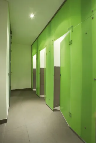 HEILER Glas-Trennwandsysteme: rahmenlose WC-Trennwände, Urinal-Trennwände HEILER Glas-Trennwandsysteme: rahmenlose WC-Trennwände, Urinal-Trennwände