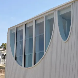 Fenster und Türen aus acetyliertem Holz Fenster und Türen aus acetyliertem Holz