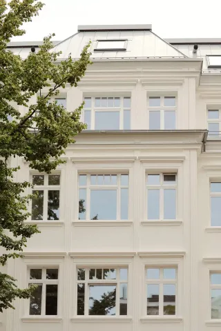 Fenster und Türen aus acetyliertem Holz Fenster und Türen aus acetyliertem Holz