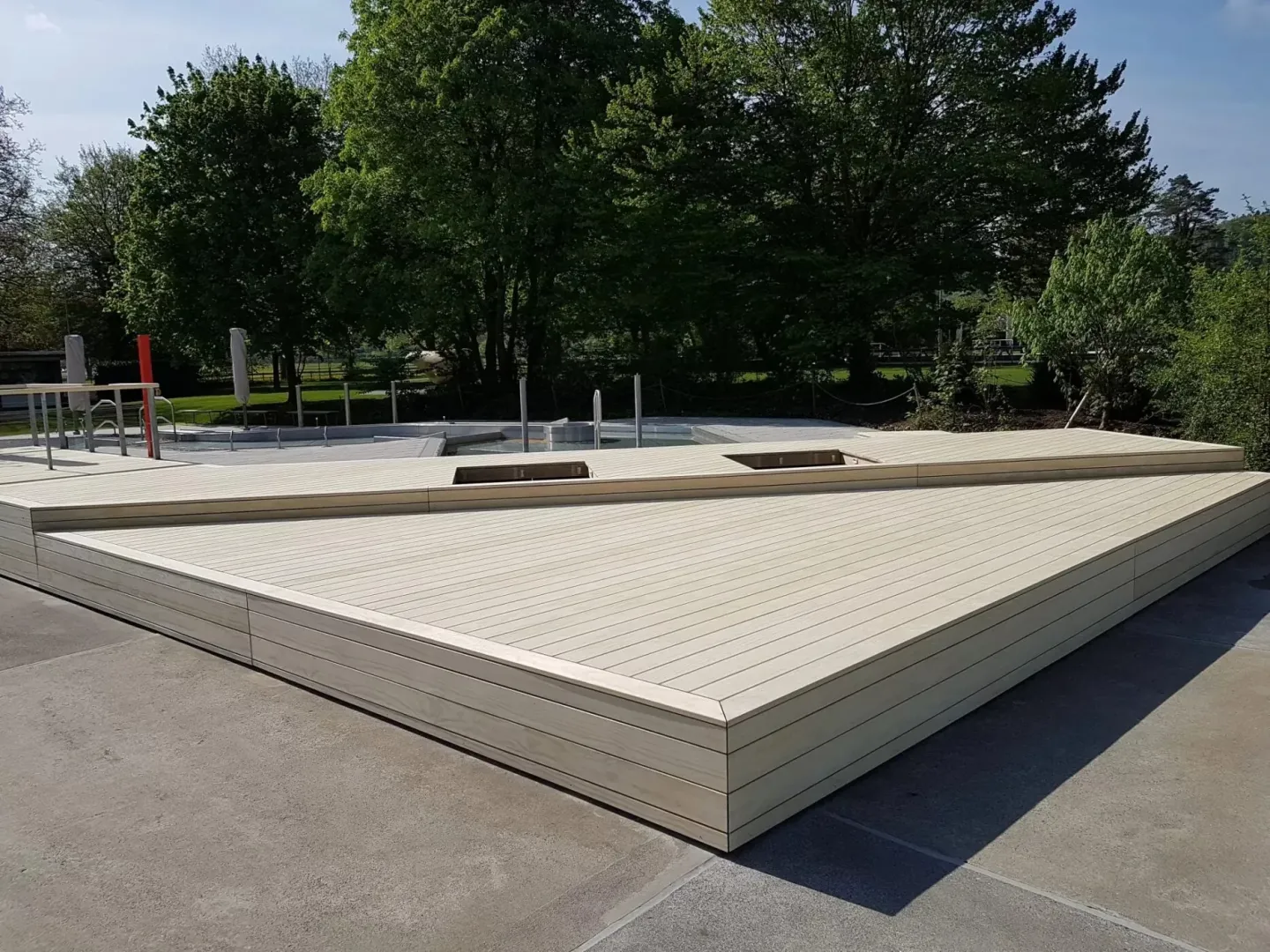 Terrassendielen aus acetyliertem Holz
