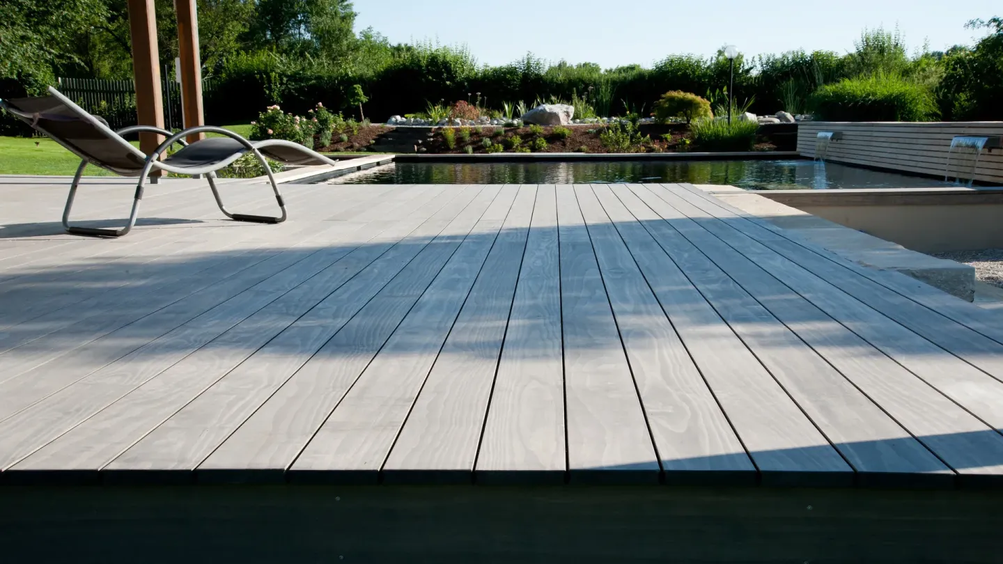 Terrassendielen aus acetyliertem Holz