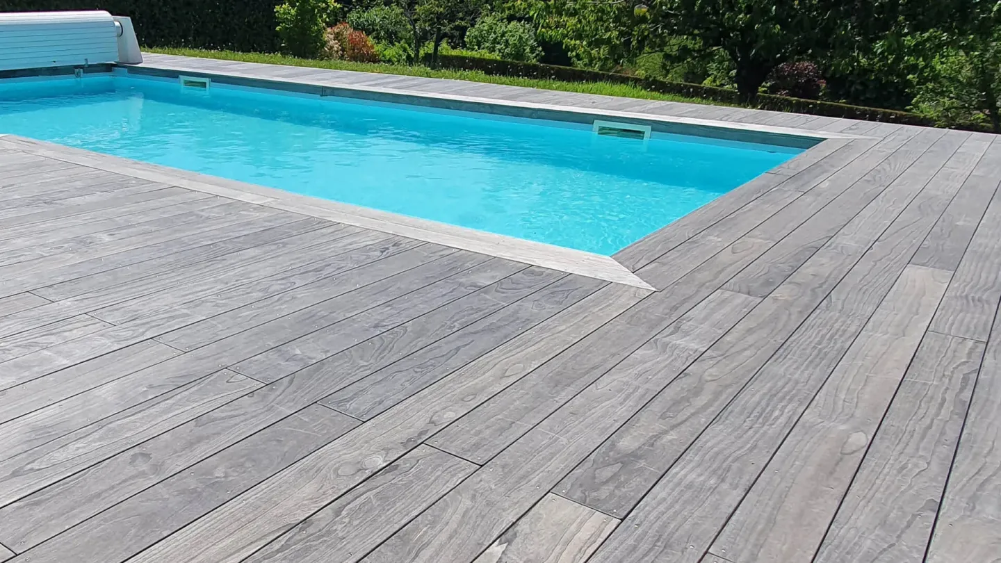 Terrassendielen aus acetyliertem Holz
