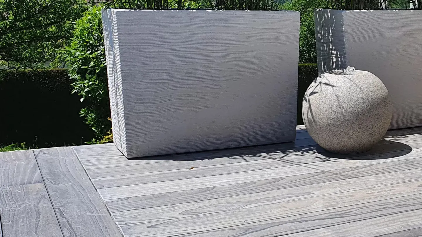 Terrassendielen aus acetyliertem Holz