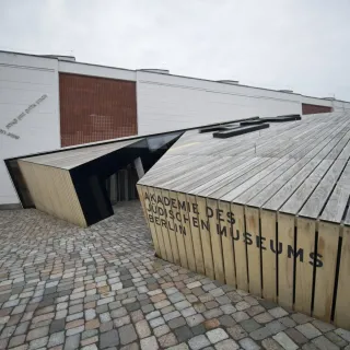 Fassadenbekleidungen aus acetyliertem Holz Fassadenbekleidungen aus acetyliertem Holz