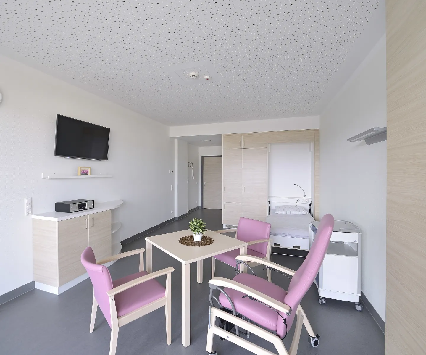 Innenausbau und Einrichtungen für Wohnen, Arbeiten und im Gesundheitswesen Innenausbau und Einrichtungen für Wohnen, Arbeiten und im Gesundheitswesen