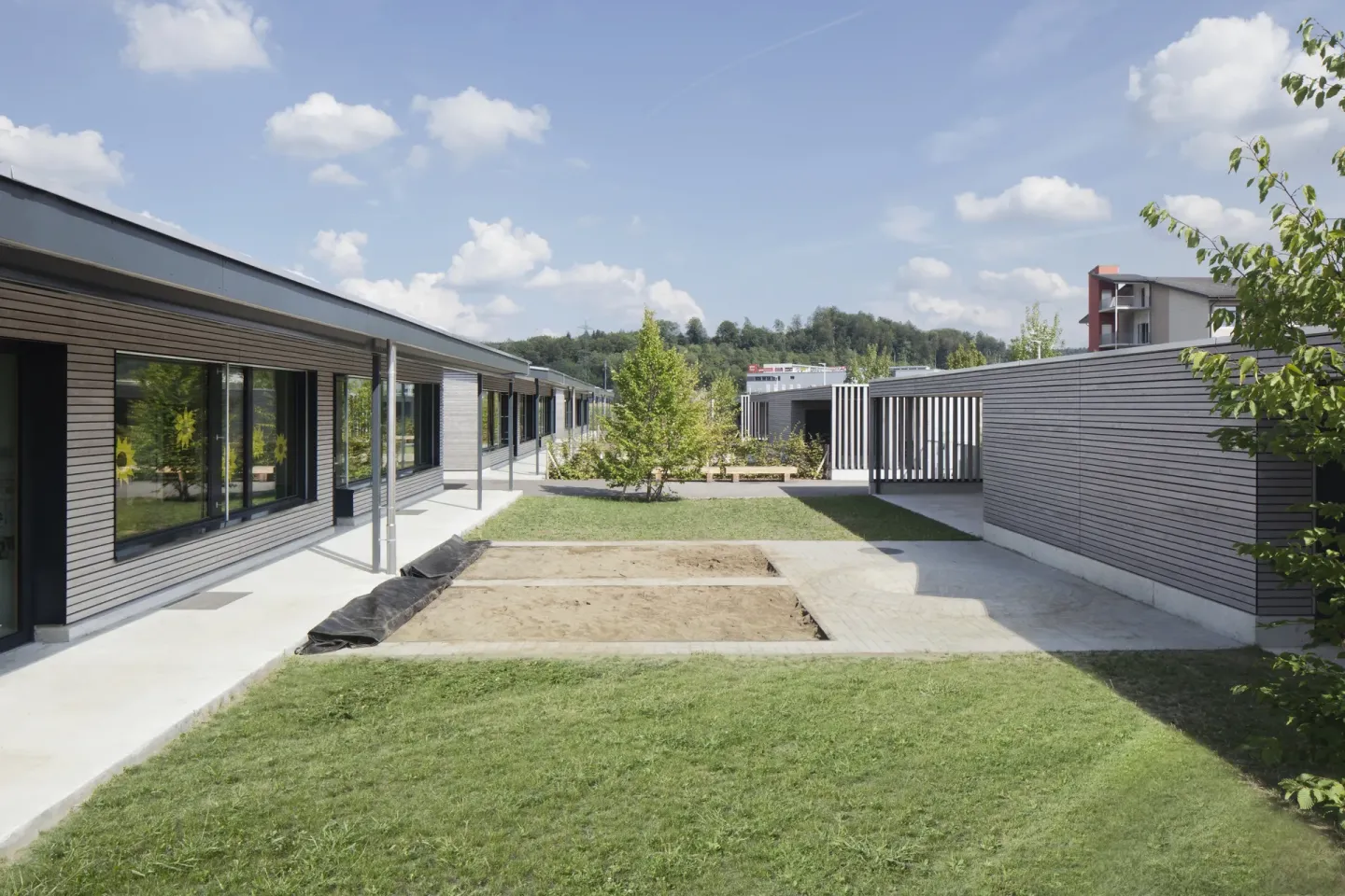 Holz-Modulbauten für den Bereich Bildung: Schulen, Kitas und Kindergärten Holz-Modulbauten für den Bereich Bildung: Schulen, Kitas und Kindergärten
