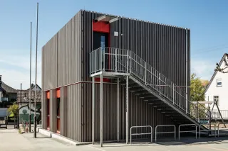 Holz-Modulbauten für den Bereich Bildung: Schulen, Kitas und Kindergärten Holz-Modulbauten für den Bereich Bildung: Schulen, Kitas und Kindergärten