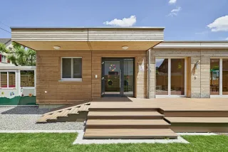 Holz-Modulbauten für den Bereich Bildung: Schulen, Kitas und Kindergärten Holz-Modulbauten für den Bereich Bildung: Schulen, Kitas und Kindergärten