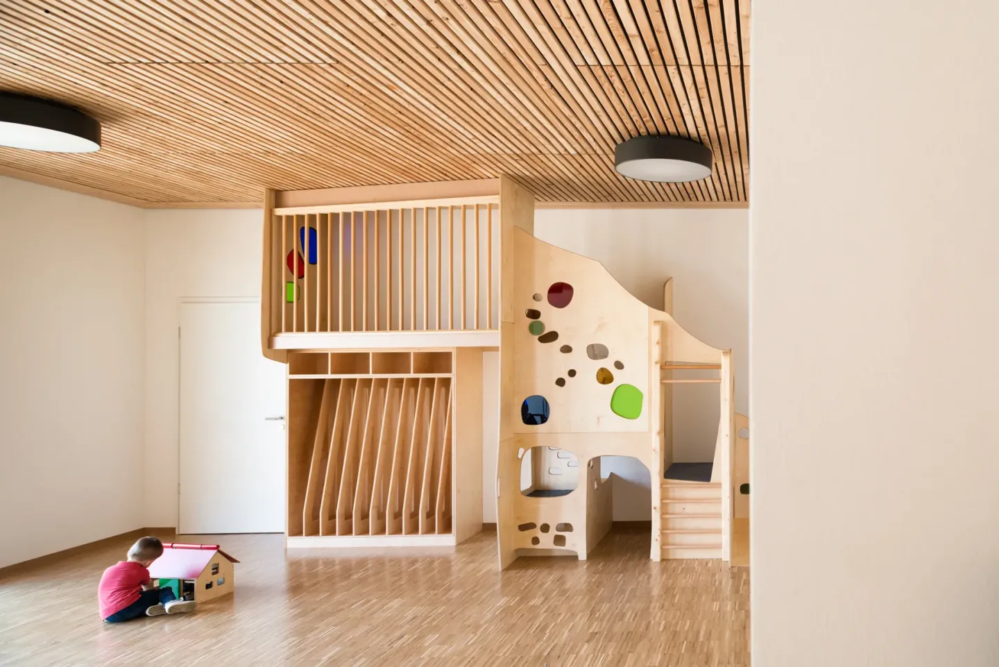 Holz-Modulbauten für den Bereich Bildung: Schulen, Kitas und Kindergärten Holz-Modulbauten für den Bereich Bildung: Schulen, Kitas und Kindergärten