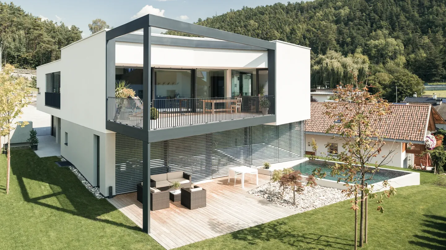 Raffstoren und Jalousien im Aufsatz,- Vorbau- und Fassadensystem Raffstoren und Jalousien im Aufsatz,- Vorbau- und Fassadensystem