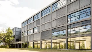Raffstoren und Jalousien im Aufsatz,- Vorbau- und Fassadensystem Raffstoren und Jalousien im Aufsatz,- Vorbau- und Fassadensystem