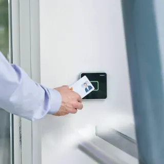 Zutrittskontrolle und Zeiterfassung Zutrittskontrolle und Zeiterfassung