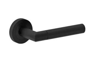 Schwarze Türgriff aus Edelstahl mit minimalistischer Formgebung