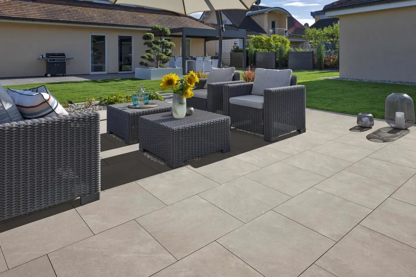 Terrassenplatten aus Granit-Keramik von KANN Terrassenplatten aus Granit-Keramik von KANN