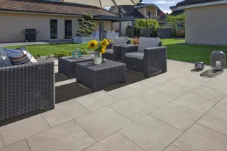 Terrassenplatten aus Granit-Keramik von KANN Terrassenplatten aus Granit-Keramik von KANN