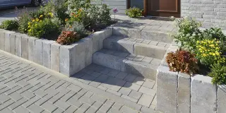 Palisaden und Stufen-Systeme für die Treppengestaltung im Außenbereich Palisaden und Stufen-Systeme für die Treppengestaltung im Außenbereich