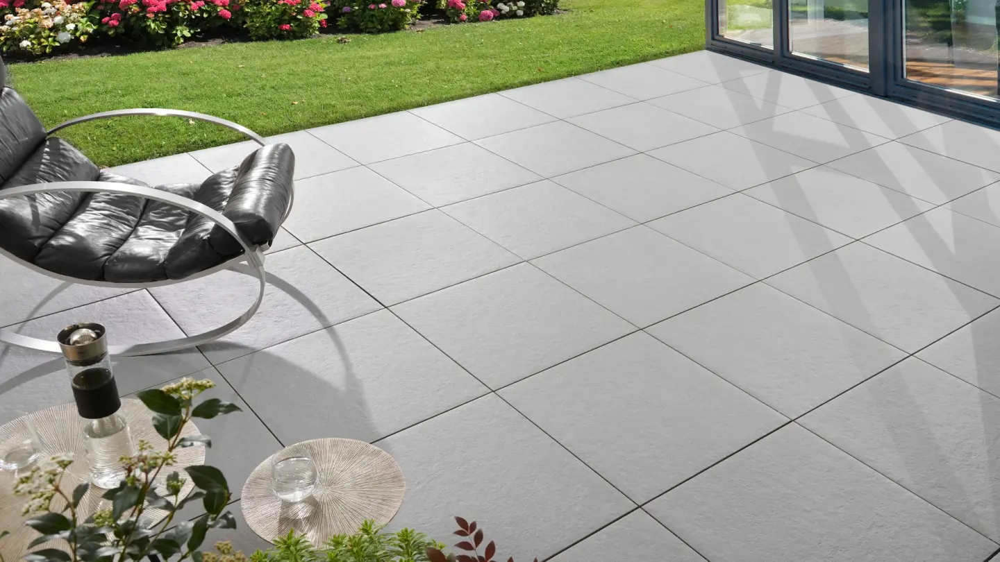Terrassenplatten aus Granit-Keramik von KANN Terrassenplatten aus Granit-Keramik von KANN