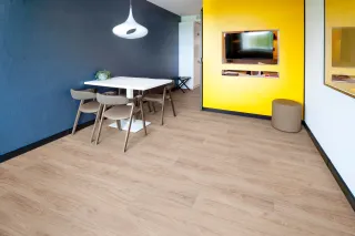 Vinyl  Bodenbeläge in Bahnen, Planken und Fliesen Vinyl  Bodenbeläge in Bahnen, Planken und Fliesen