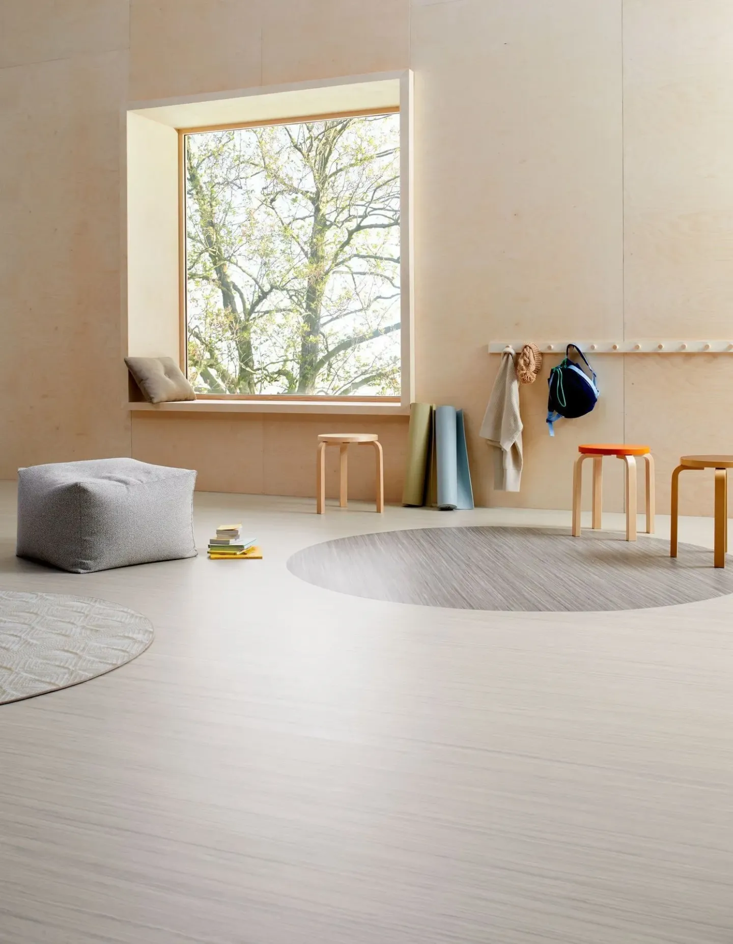 Linoleum Bodenbelag als Bahnenware, Fliesen oder Planken Linoleum Bodenbelag als Bahnenware, Fliesen oder Planken