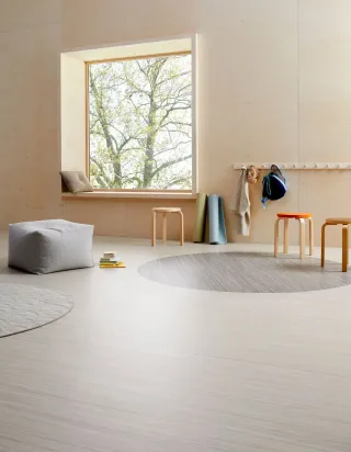 Linoleum Bodenbelag als Bahnenware, Fliesen oder Planken Linoleum Bodenbelag als Bahnenware, Fliesen oder Planken