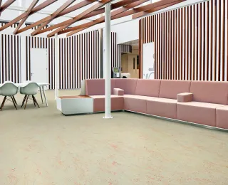 Linoleum Bodenbelag als Bahnenware, Fliesen oder Planken Linoleum Bodenbelag als Bahnenware, Fliesen oder Planken