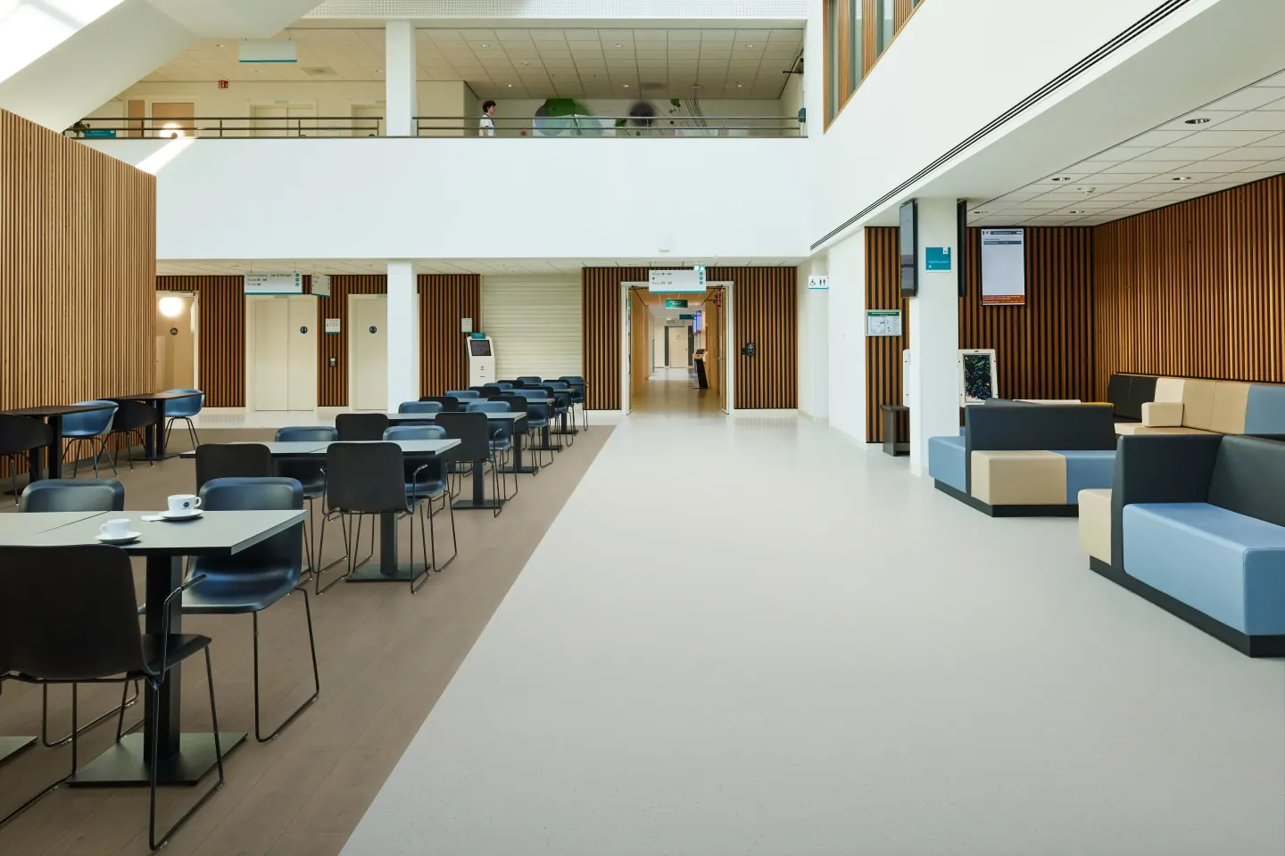 Vinyl  Bodenbeläge in Bahnen, Planken und Fliesen Vinyl  Bodenbeläge in Bahnen, Planken und Fliesen