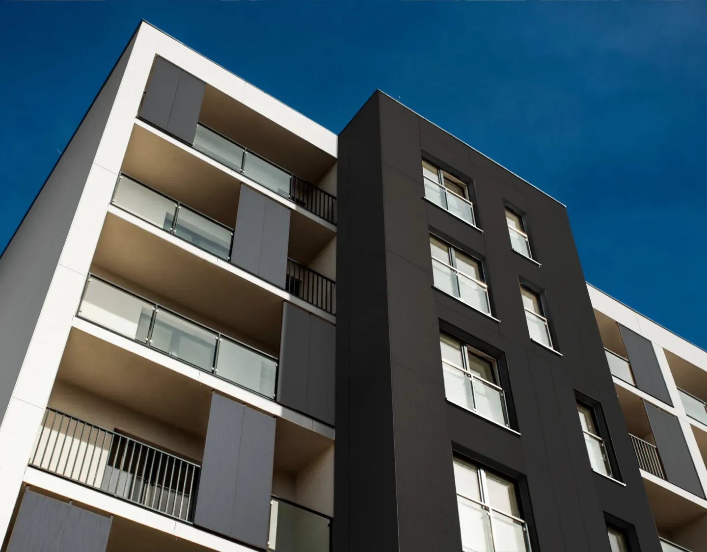 Hardie® Architectural Panel und Hardie® Panel: Fassadentafeln aus Faserzement Hardie® Architectural Panel und Hardie® Panel: Fassadentafeln aus Faserzement