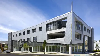 Hardie® Architectural Panel und Hardie® Panel: Fassadentafeln aus Faserzement Hardie® Architectural Panel und Hardie® Panel: Fassadentafeln aus Faserzement